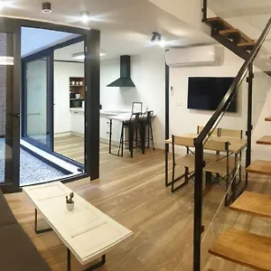 Completo Con Patio En Centro Histórico La Catedral Apartamento Jaén